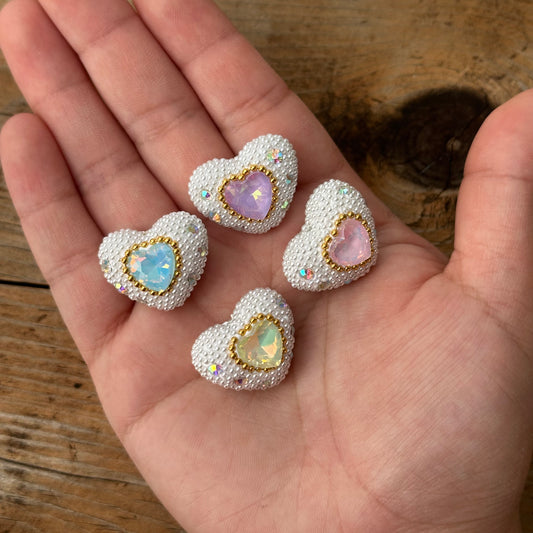 4pc - Fancy Pearl Heart with Gem (FY9)